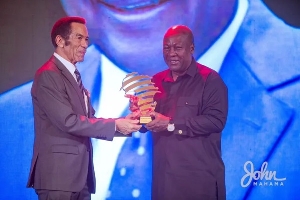 Mahama Receives Africa Heritage Award For His  Exemplary Leadership